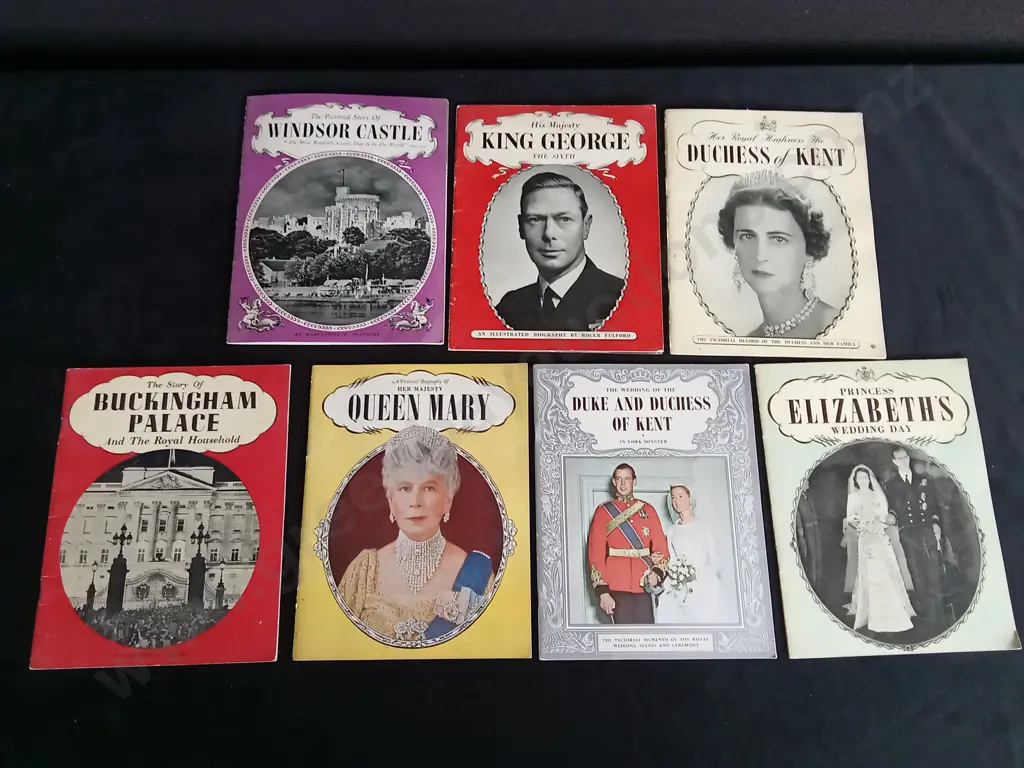 7 VINTAGE ROYAL BOOKS Image 1++