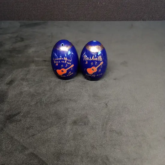 COUNTRY MUSIC HALL OF FAME NASHVILLE SALT AND PEPPER SHAKERS