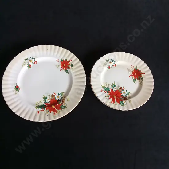 ROYAL ALBERT POINSETTIA PLATES X 5