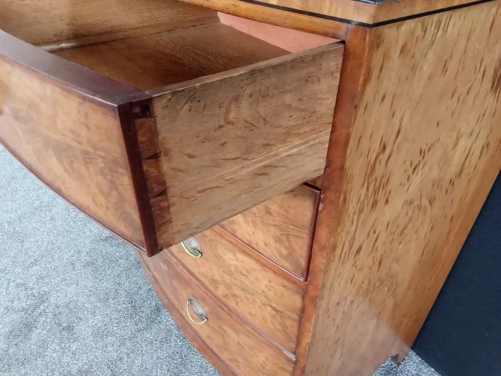 ANTIQUE BOW FRONT CHEST OF DRAWERS BOOK MATCHED VENEER 1.08M TALL X 1.22 M WIDE LOCKS BUT NO KEYS Image 1++