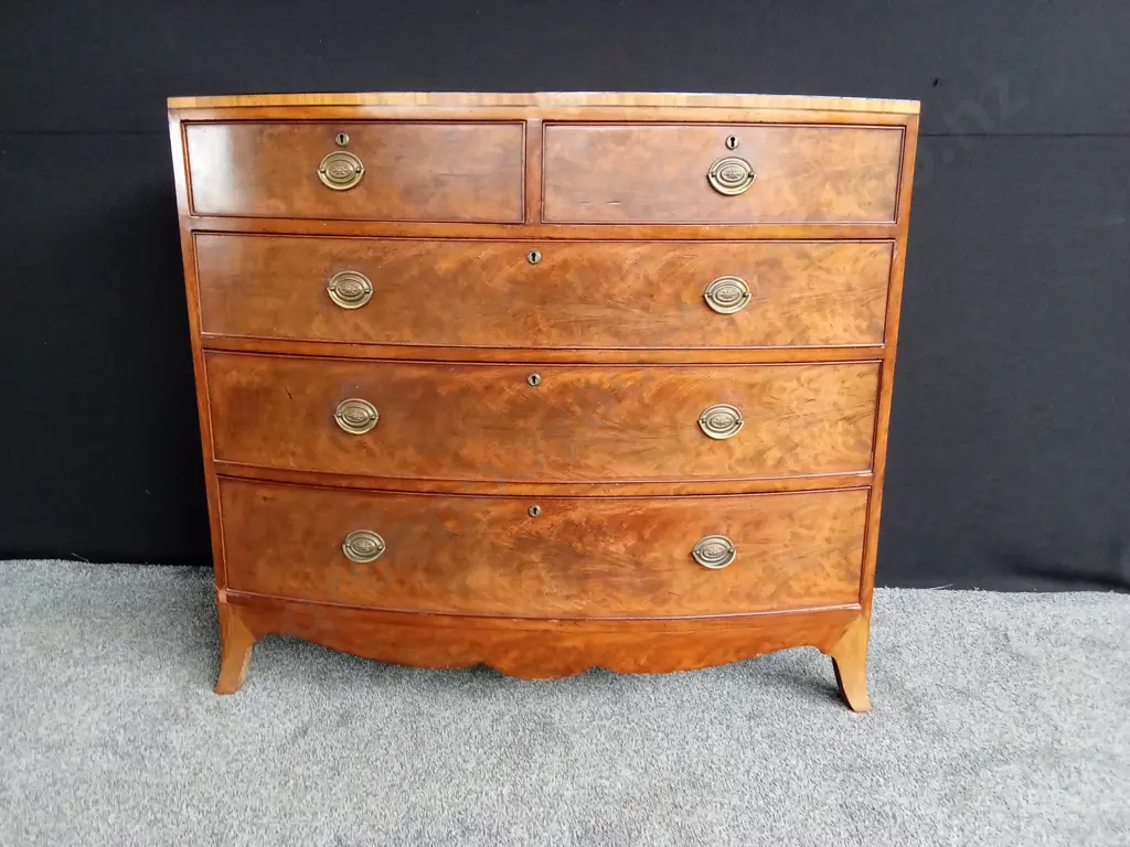 ANTIQUE BOW FRONT CHEST OF DRAWERS BOOK MATCHED VENEER 1.08M TALL X 1.22 M WIDE LOCKS BUT NO KEYS Image 1++