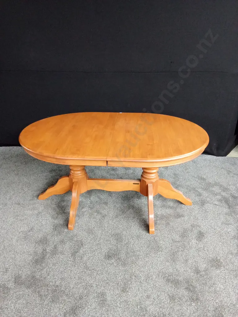 EXTENDABLE WOODEN TABLE AND 6 WOODEN CHAIRS WITH A GREEN CUSHION Image 1++