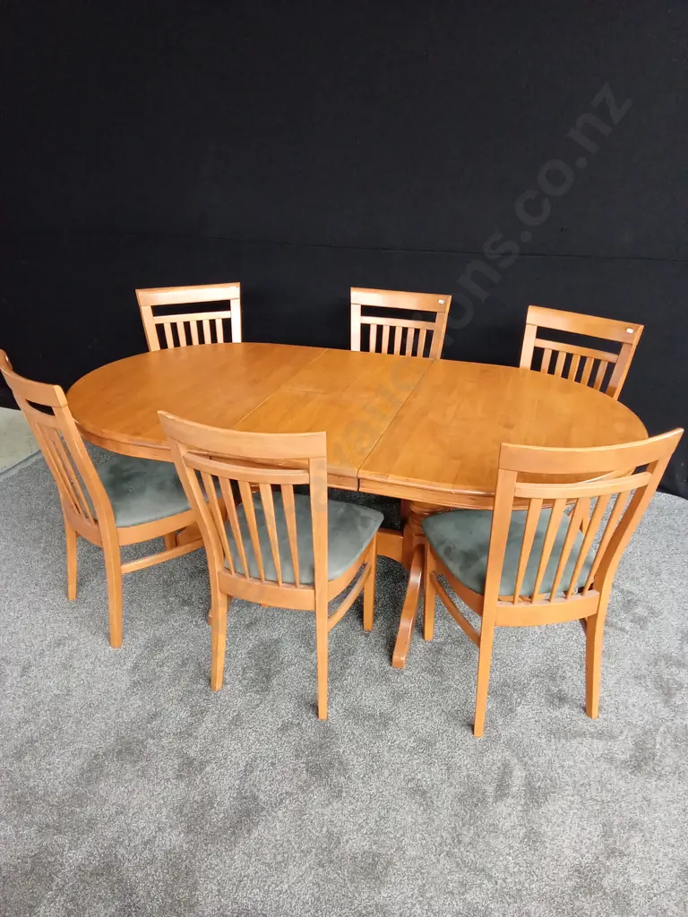 EXTENDABLE WOODEN TABLE AND 6 WOODEN CHAIRS WITH A GREEN CUSHION Image 1++