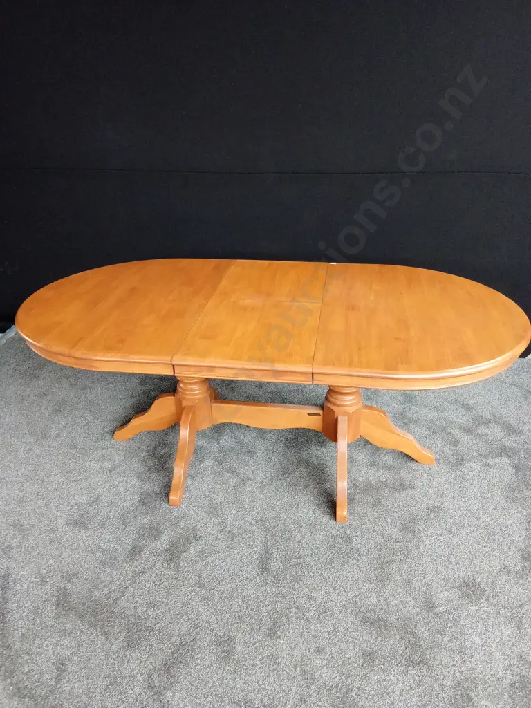 EXTENDABLE WOODEN TABLE AND 6 WOODEN CHAIRS WITH A GREEN CUSHION Image 1++