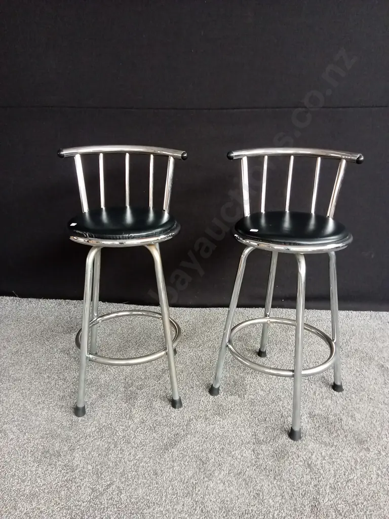 2 X SWIWEL BAR STOOLS Image 1++