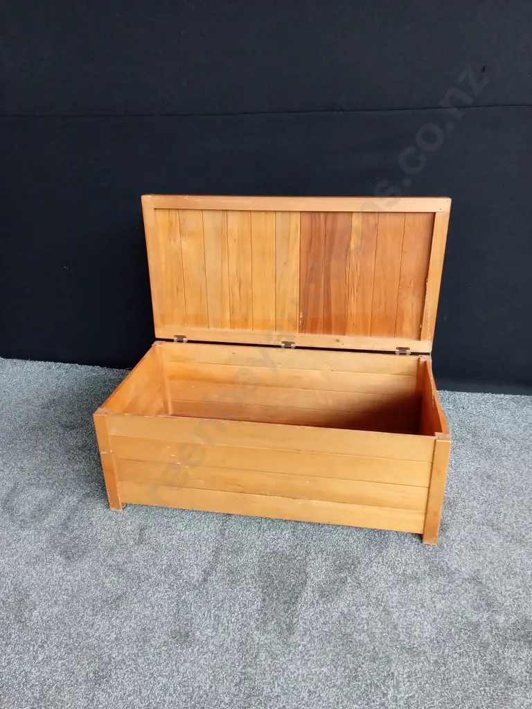WOODEN CHEST Image 1++