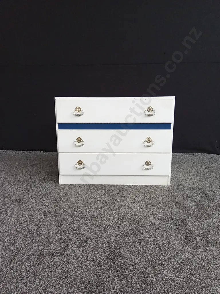 WHITE CHEST OF DRAWERS Image 1++