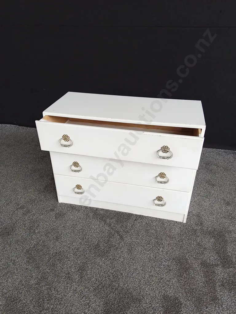 WHITE CHEST OF DRAWERS Image 1++
