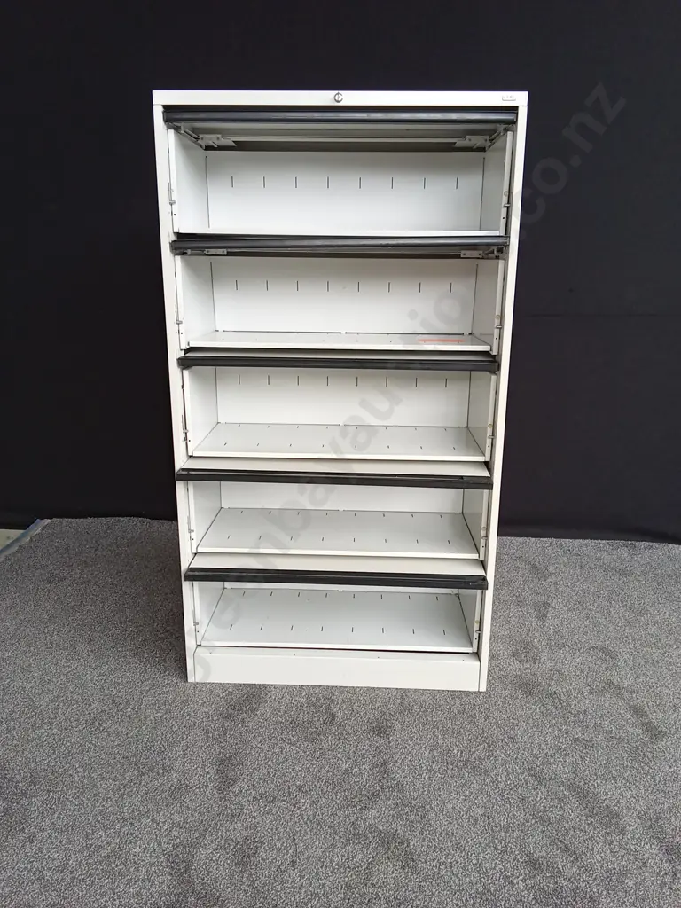 FILLING CABINET WIITH LOCK Image 1++