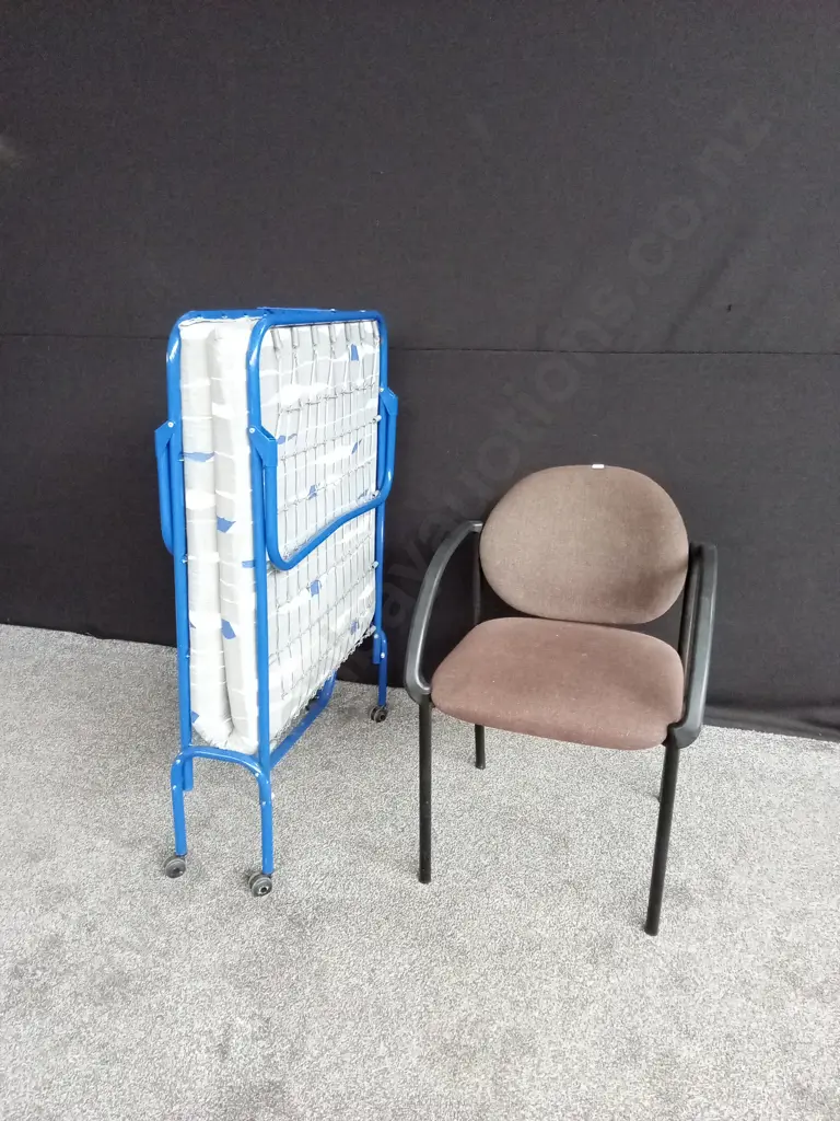 FOLDABLE SINGLE BED ON WHEELS AND A CHAIR Image 1++