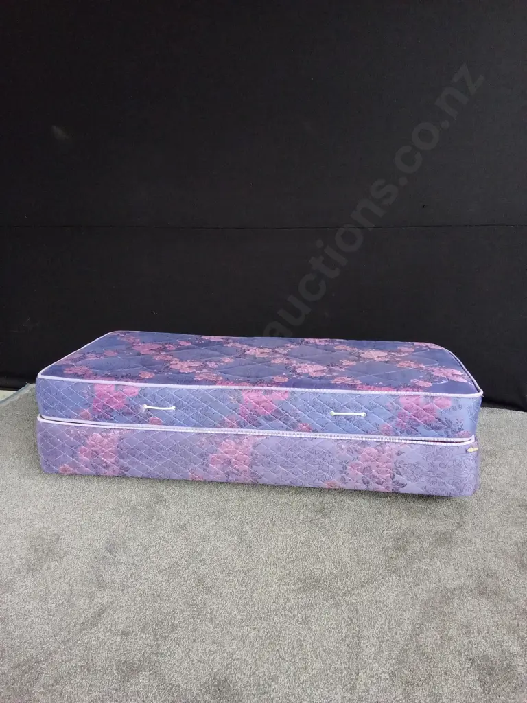 SLEEPY HEAD FLORAL PURPLE SINGLE BED WITH MATCHING MATTRESS ON WHEELS Image 1++