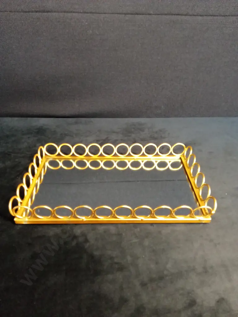 GOLD COLOURED MIRRORED TRAY Image 1++