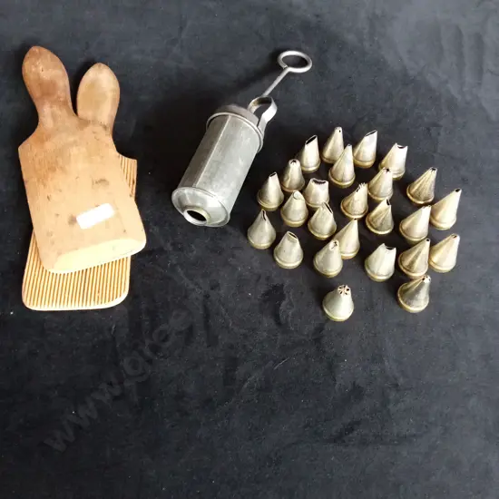 ANTIQUE BUTTER PADDLES AND ICING NOZZLES WITH DISPENSER