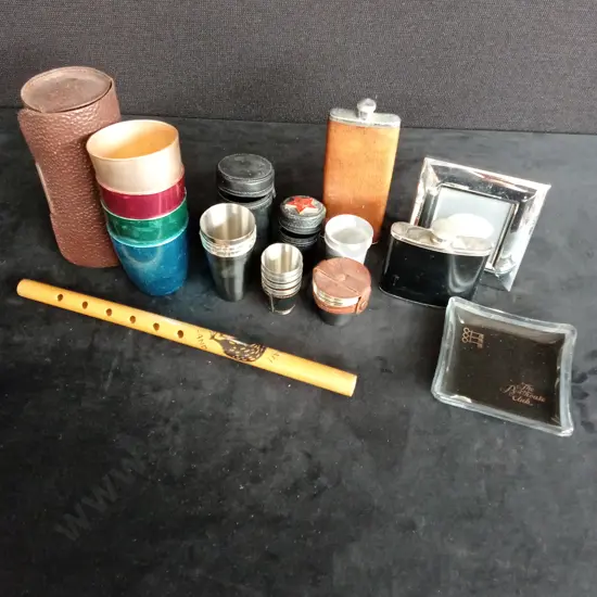 VINTAGE FLASKS AND METAK CUPS WITH CASES