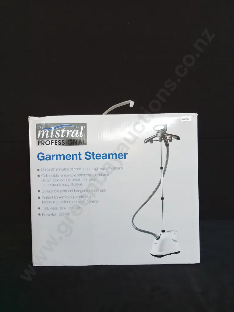 MISTRAL PROFESSIONAL GARMENT STEAMER IN BOX UNUSED WITH MANUAL Image 1++