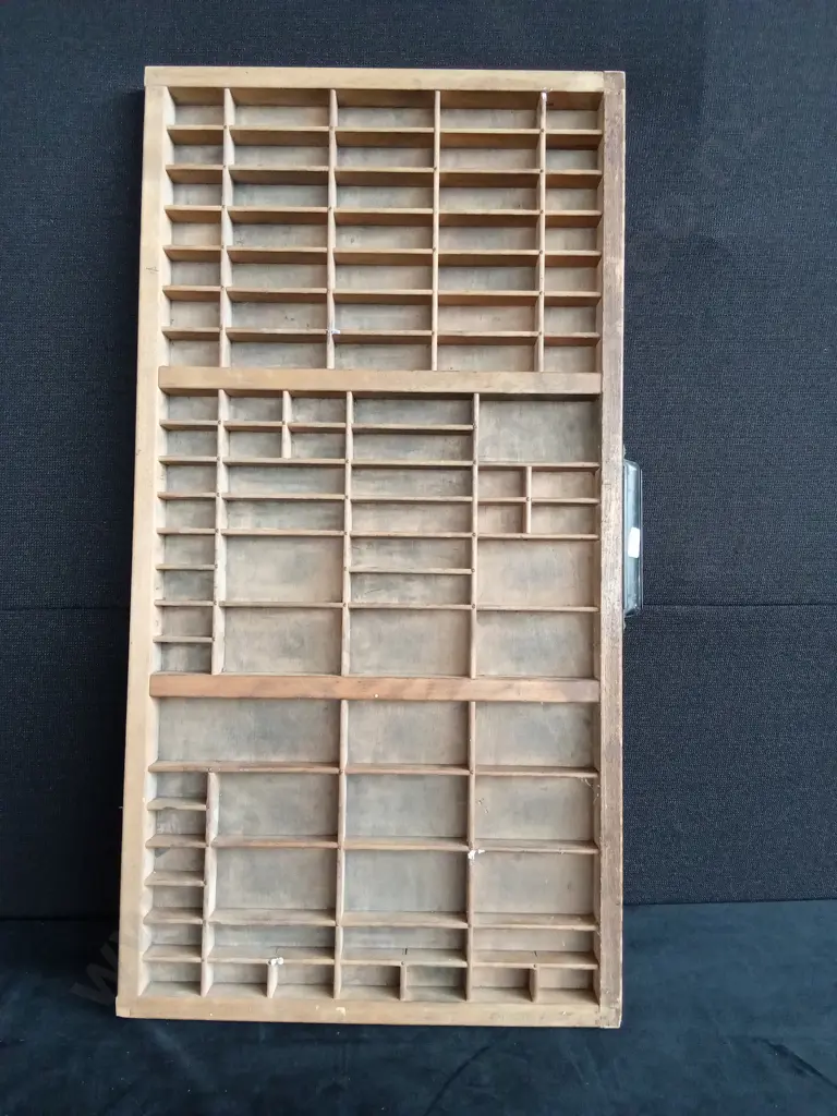 VINTAGE WOODEN LETTERPRESS TRAY Image 1++