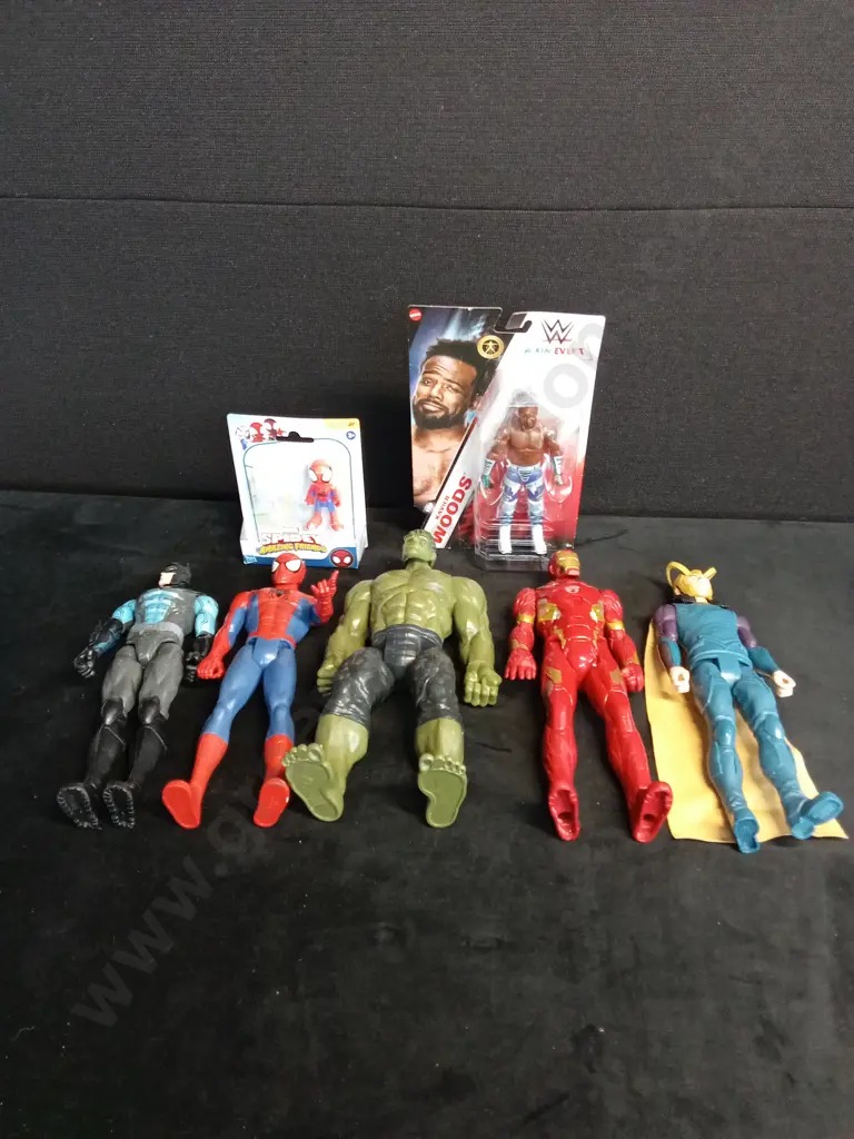 ASSORTED ACTION FIGURES X 7 Image 1++