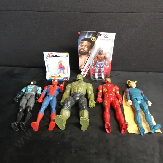 ASSORTED ACTION FIGURES X 7