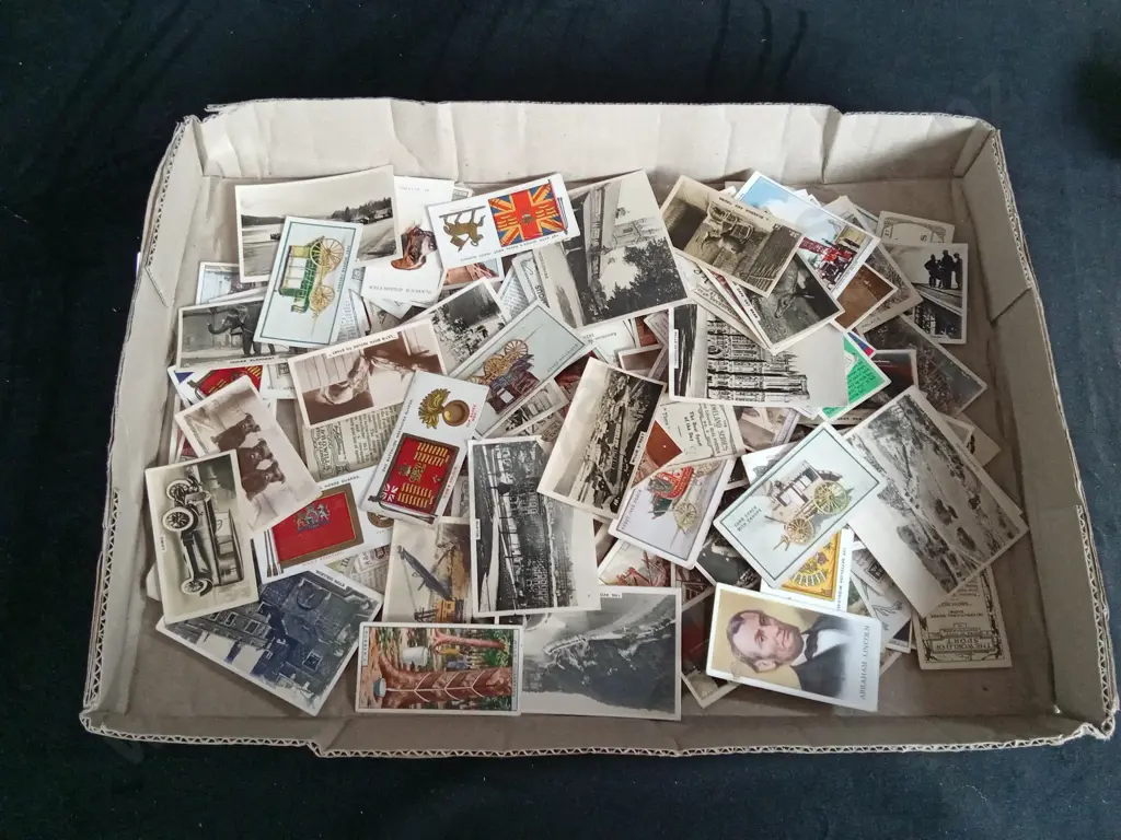 BOX OF EPHEMERA PIECES Image 1++