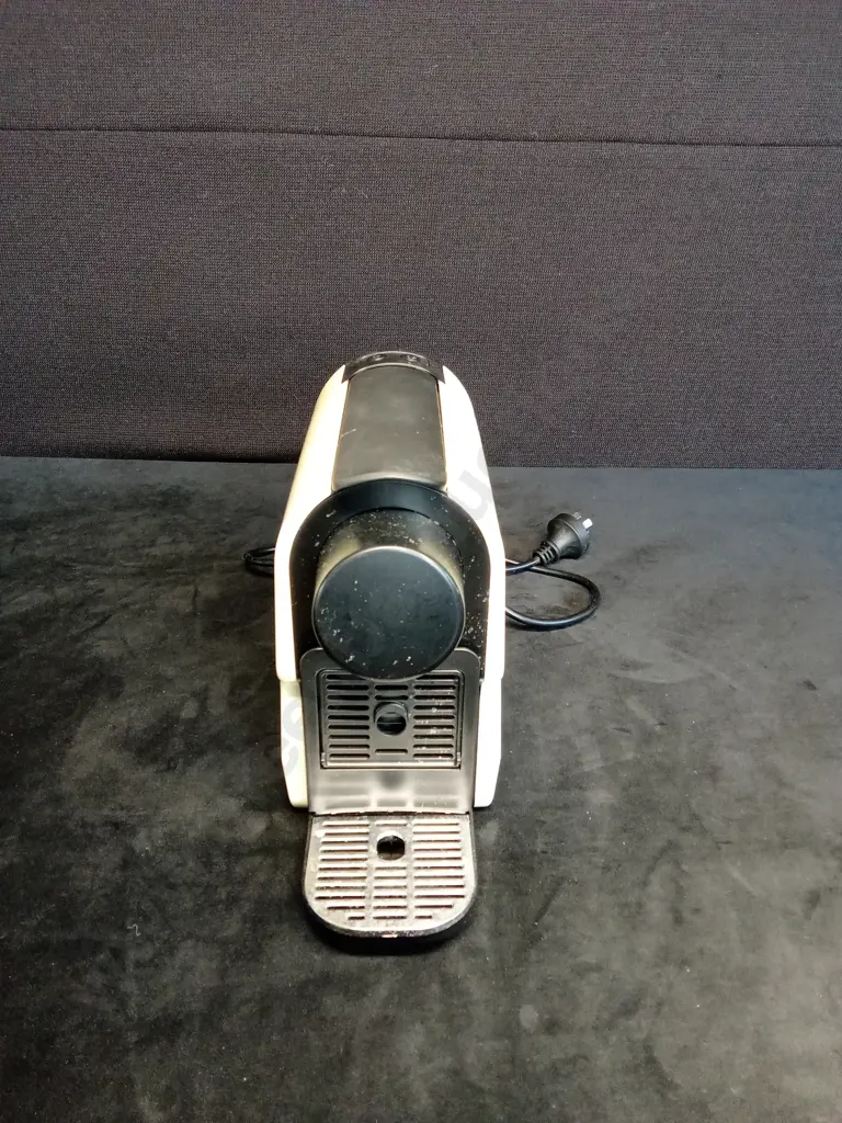 CAPSULE COFFEE MACHINE - WORKING, COLOUR FADED Image 1++