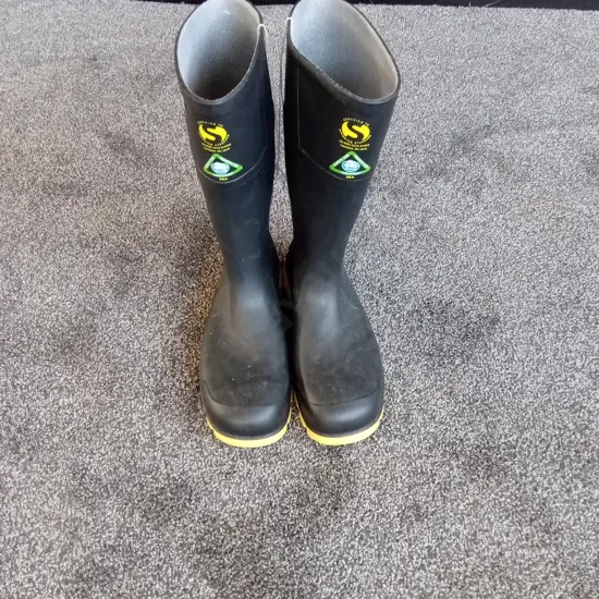 BATA INDUSTRIALS GUMBOOTS SIZE 13