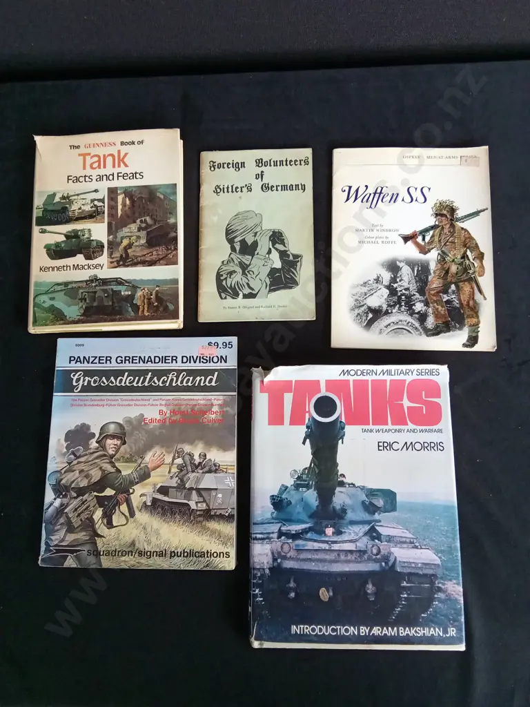 5 VINTAGE WAR BOOKS Image 1++