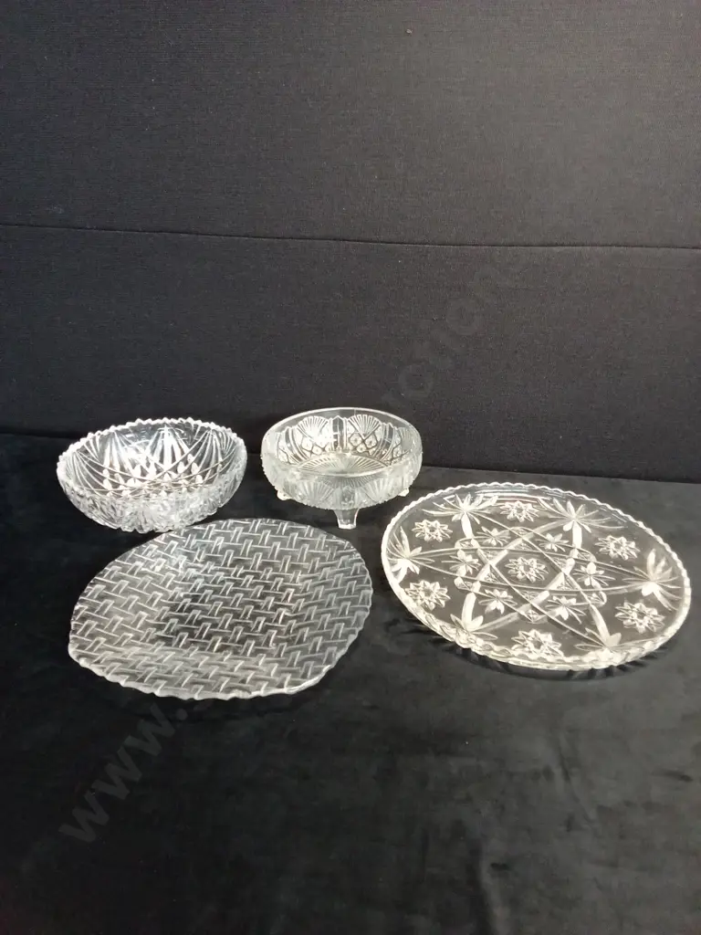 ASSORTED GLASS PLATTERS AND BOWLS Image 1++