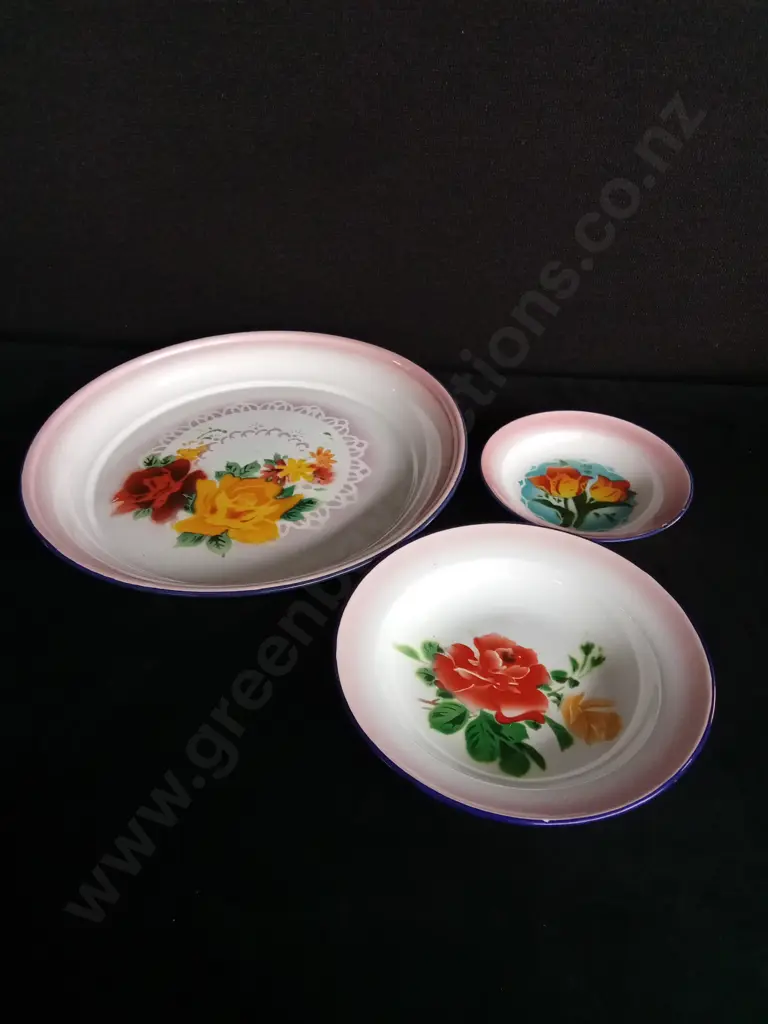 ASSORTED LARGE SERVING PLATES AND BOWLS X 21 Image 1++