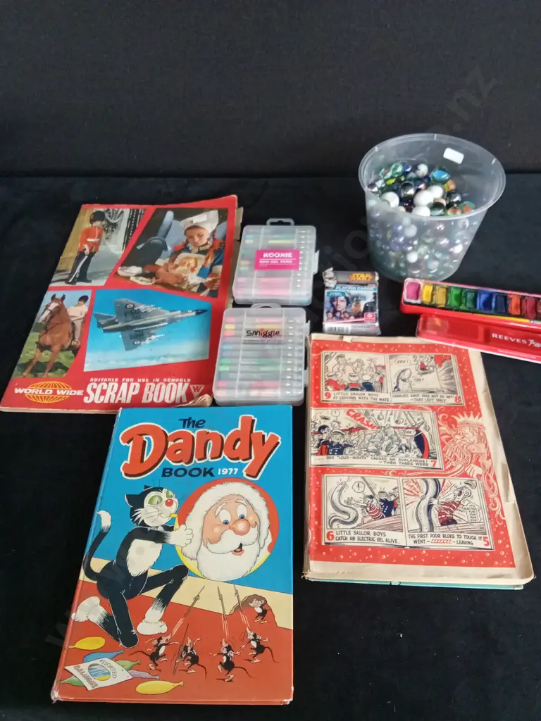 ASSORTED CHILDRENS ITEMS Image 1++