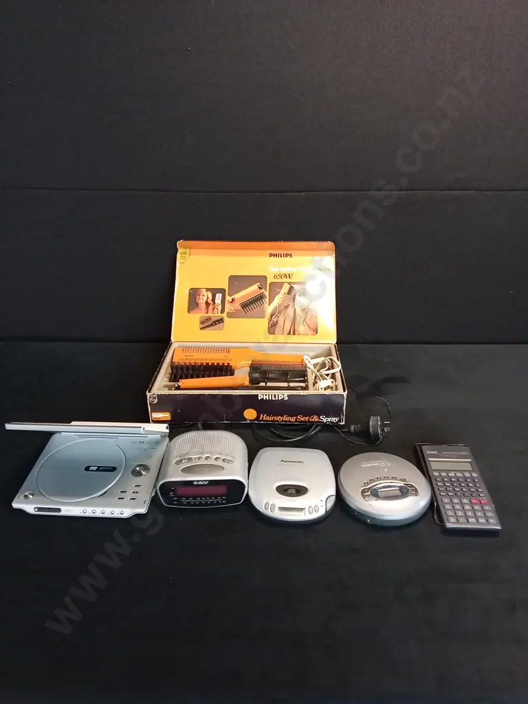 VINTAGE ASSORTED ELECTRONIC ITEMS (UNTESTED) Image 1++