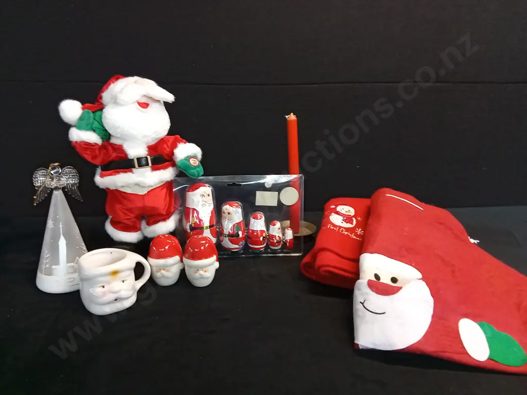ASSORTED CHRISTMAS ITEMS X 9 Image 1++