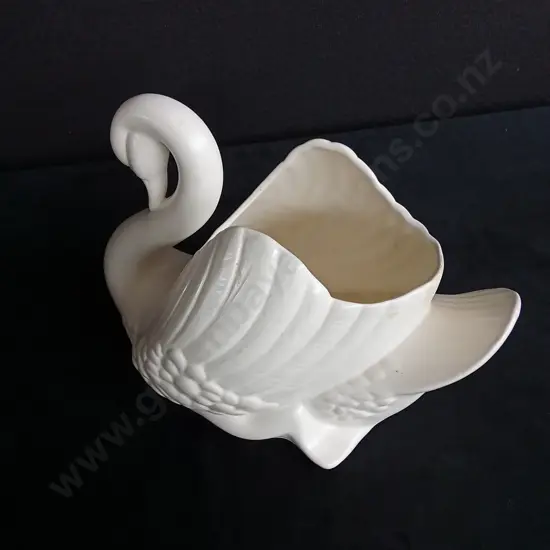VINTAGE CROWN LYNN MALE SWAN VASE NUMBER 170