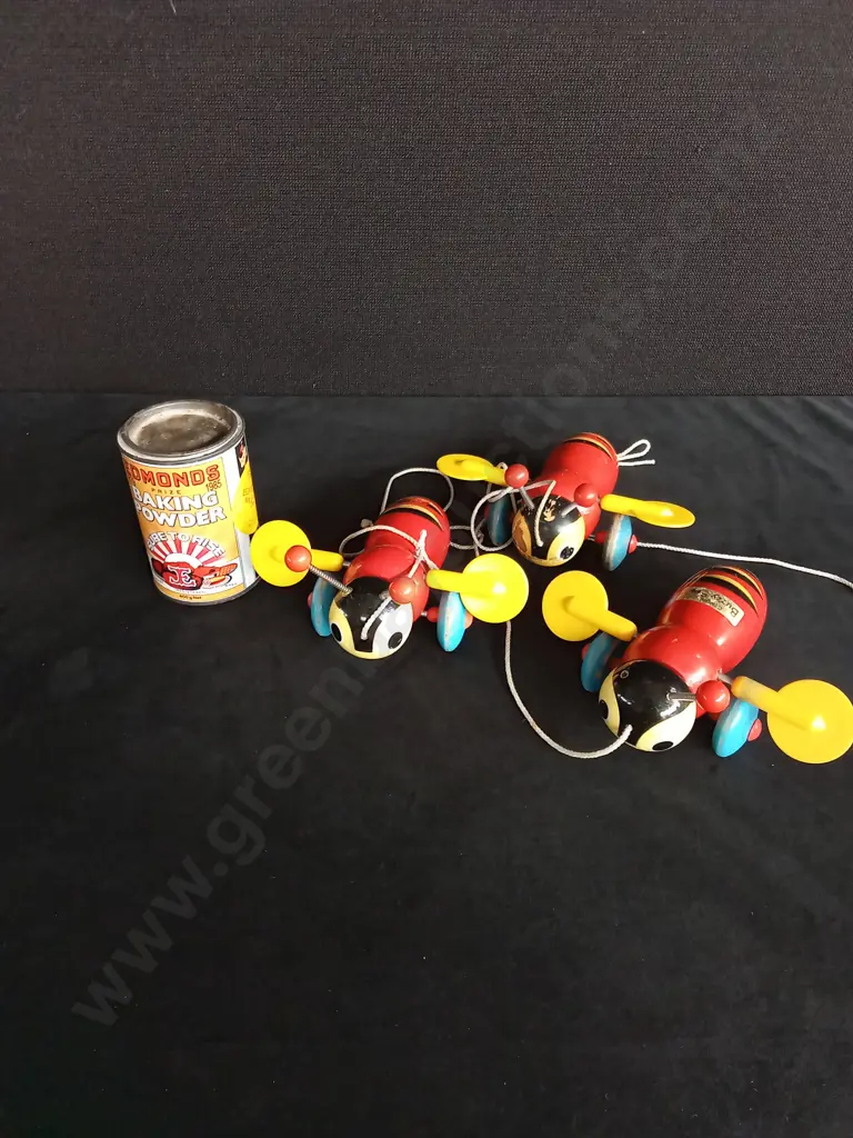 3 VINTAGE BUZZY BEE PULL-ALONG TOYS AND EDMONDS BAKING POWDER Image 1++