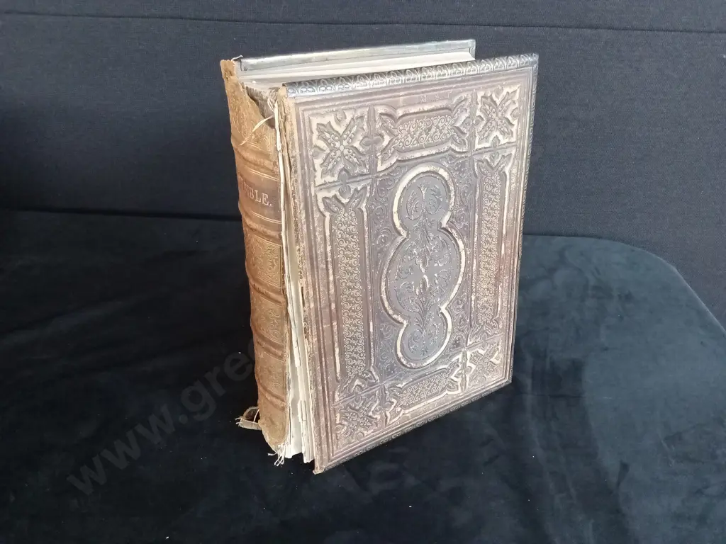LATE 19TH CENTURY VICTORIAN ERA FAMILY BIBLE PUBLISHED BY WILLIAM COLLINS AND SONS Image 1++