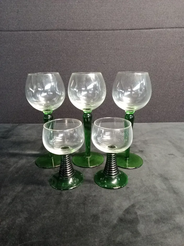 VINTAGE LUMINARC STYLE GREEN WINE GLASSES X 5 Image 1++