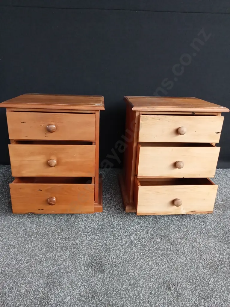 THREE DRAWER PINE WOOD BEDSIDE CABINETS  L 47 CM D 40CM H 58CM Image 1++