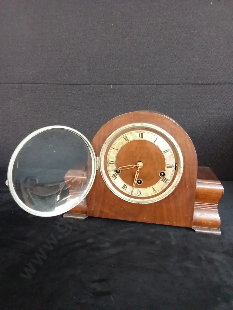 VINTAGE WOOD-CASED MANTEL CLOCK Image 1++