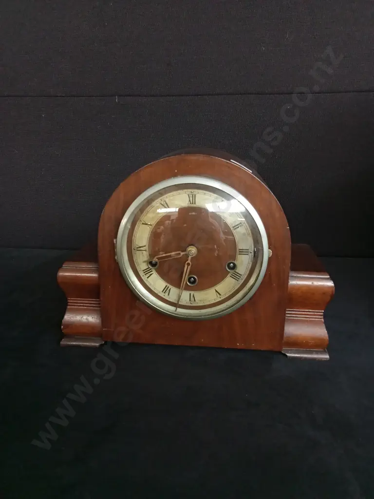 VINTAGE WOOD-CASED MANTEL CLOCK Image 1++