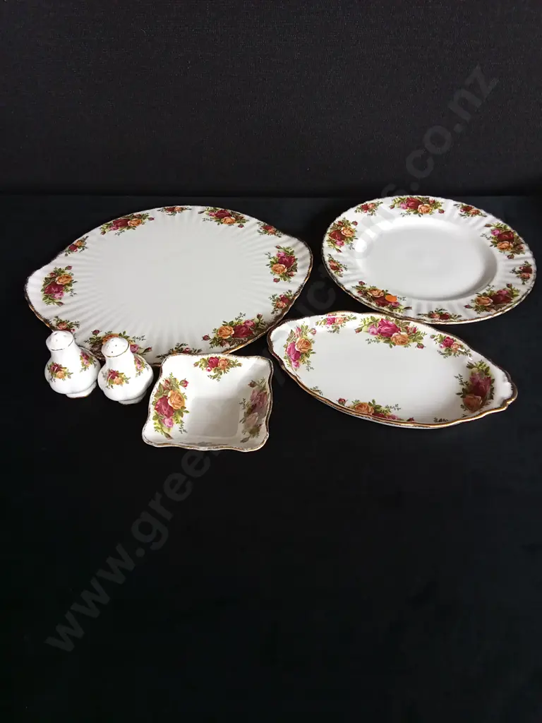 ROYAL ALBERT SERVING PLATTERS AND SALT AND PEPPER SHAKERS Image 1++