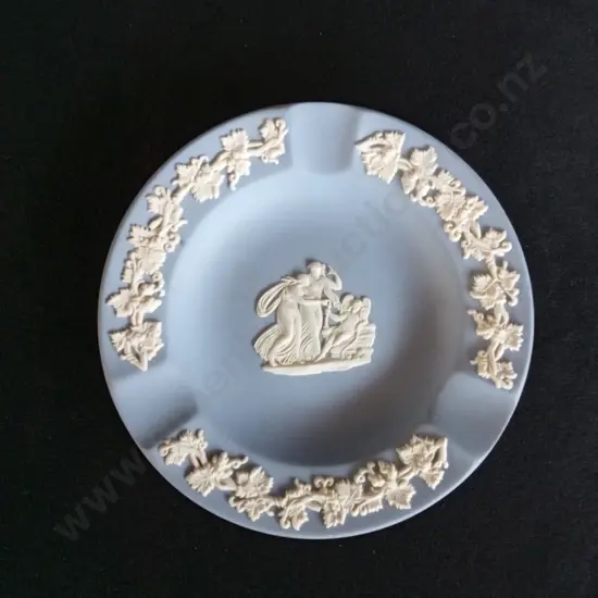 VINTAGE WEDGWOOD BLUE JASPERWARE ASHTRAY