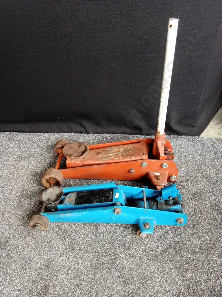 PAIR OF TROLLEY JACKS Image 1++