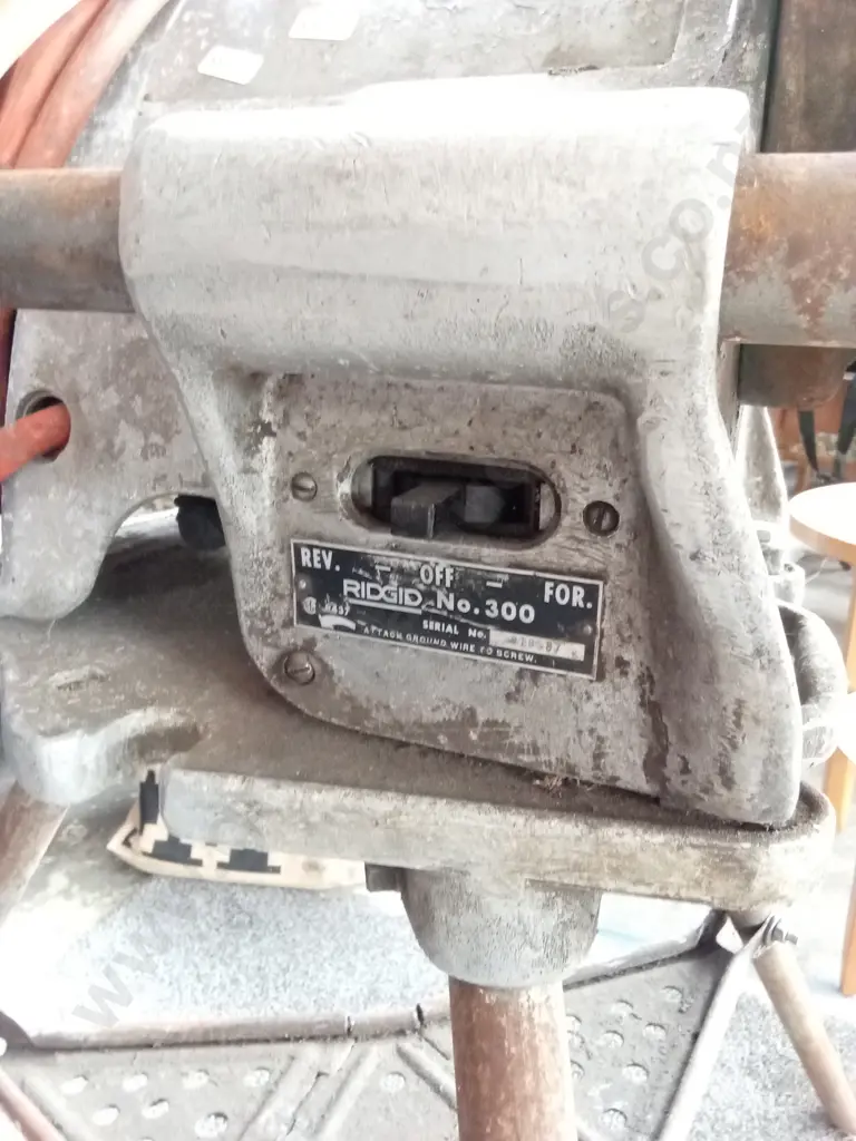 RIGID PIPE THREADER SINGLE PHASE WITH ATTACHMENTS (TESTED WORKING) Image 1++