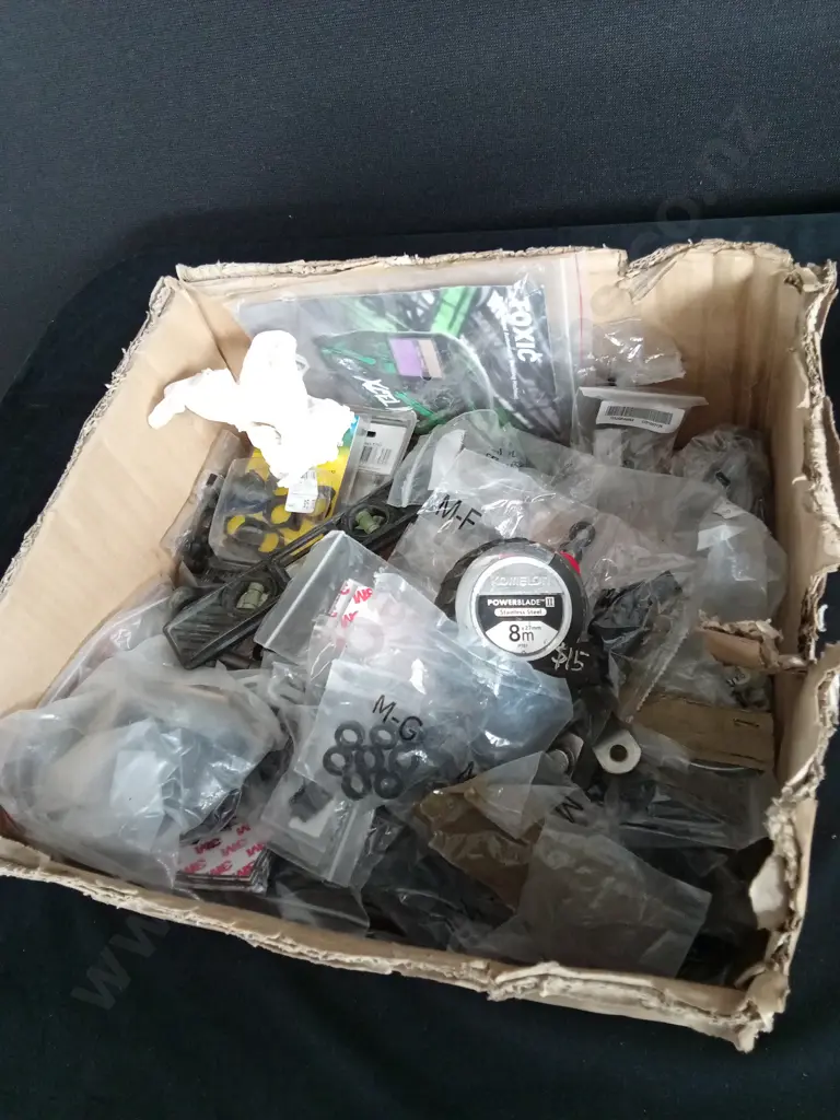 BOX OF ASSORTED HARDWARE WAGNER SPRAY GUN DEWALT 18V BRUSHLESS IMPACT DRIVER AND MAKITA 90⁰ DRILL SKIN Image 1++