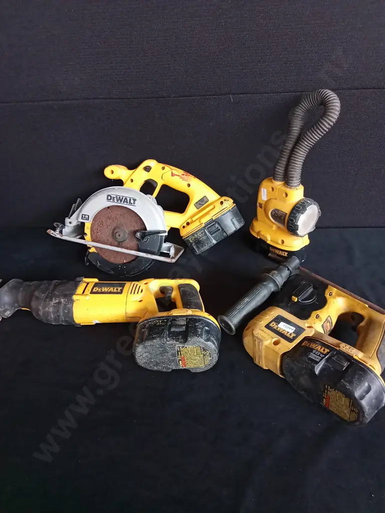DEWALT 18V CIRCULAR SAW RECIPRICATING SAW ROTERY HAMMER DRILL AND TORCH WITH FOUR BATTERIES UNTESTED Image 1++