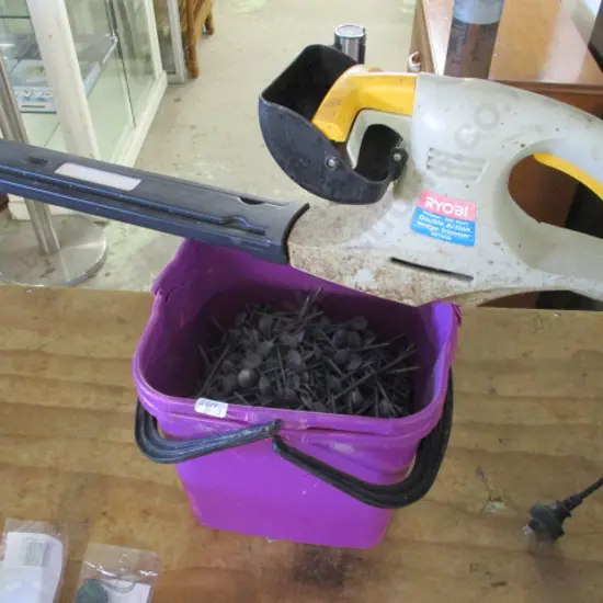 BLUE BOX OF GALVANISED ROOFING NAILS