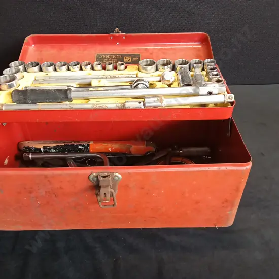 STEEL TOOLBOX WITH CONTENTS INC SIDCHROME SOCKET SET AND SPANNERS
