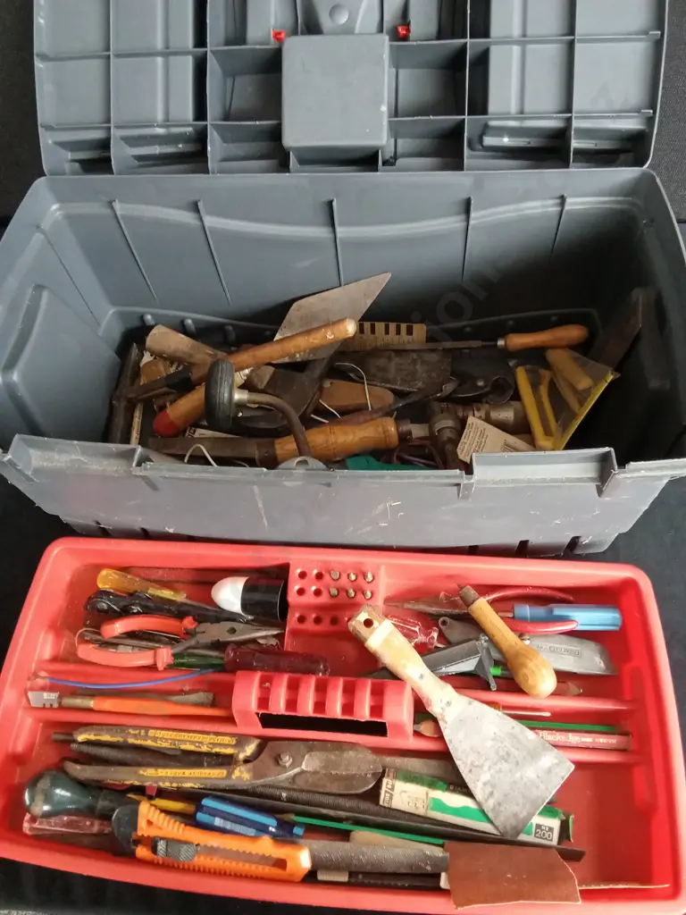 KETER 55CM WIDE TOOLBOX AND CONTENTS Image 1++