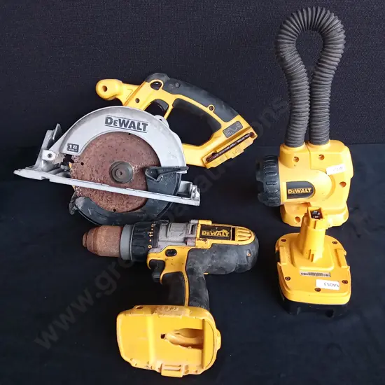 DEWALT 18V XRP SERIES CIRCULAR SAW CORDLESS DRILL AND TORCH WITH ONE BATTERY UNTESTED
