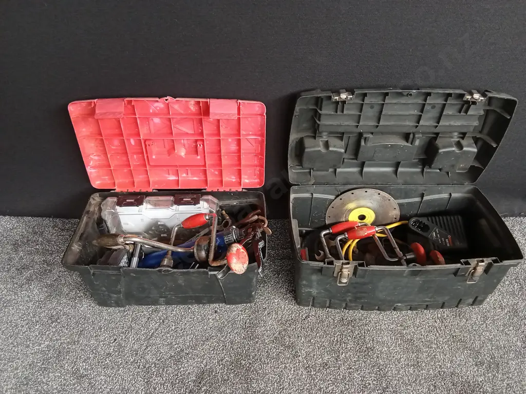 PAIR OF TOOLBOXES WITH CONTENTS Image 1++