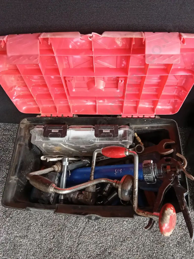 PAIR OF TOOLBOXES WITH CONTENTS Image 1++